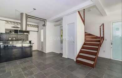 Imagem: A casa em condomínio possui 1 Dormitório, 2 Banheiros, 1 Vaga