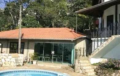 Imagem: A casa em condomínio possui 5 Dormitórios, 5 Banheiros, 3