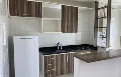 Imagem: O apartamento possui 2 Dormitórios, 1 Banheiro, 1 Vaga na garagem