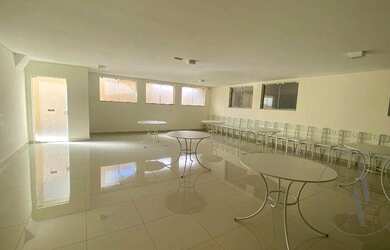 Imagem: O apartamento possui 3 Dormitórios, 1 Banheiro, 2 Vagas na