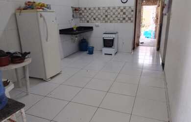 Imagem: A casa possui 3 Dormitórios, 2 Banheiros, 3 Vagas na garagem