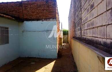 Imagem: A casa possui 2 Dormitórios, 1 Banheiro, 1 Vaga na garagem