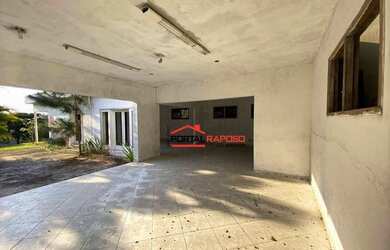 Imagem: A casa em condomínio possui 5 Dormitórios, 5 Banheiros, 5