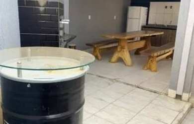 Imagem: A casa possui 2 Dormitórios, 1 Banheiro, 1 Vaga na garagem