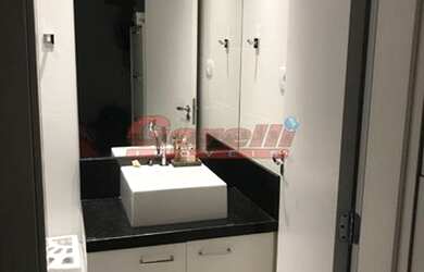 Imagem: O apartamento possui 3 Dormitórios, 1 Banheiro, 2 Vagas na