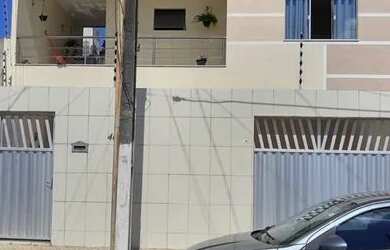 Imagem: A casa possui 3 Dormitórios, 3 Banheiros, 2 Vagas na garagem