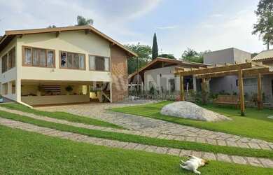 Imagem: A casa em condomínio possui 5 Dormitórios, 5 Banheiros, 4