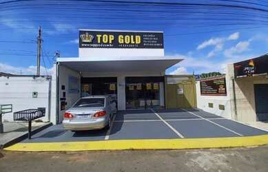 Imagem: A casa possui 5 Dormitórios, 2 Banheiros, 4 Vagas na garagem