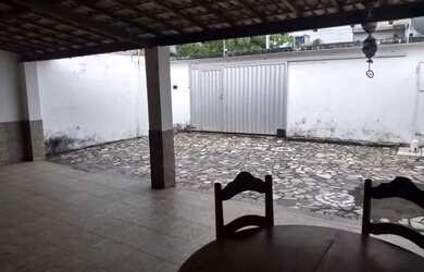 Imagem: A casa possui 3 Dormitórios, 2 Banheiros, 90m² de Área e