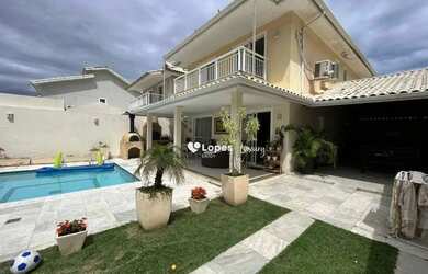 Imagem: A casa em condomínio possui 4 Dormitórios, 5 Banheiros, 4