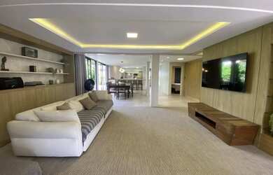 Imagem: A casa possui 5 Dormitórios, 4 Banheiros, 3 Vagas na garagem