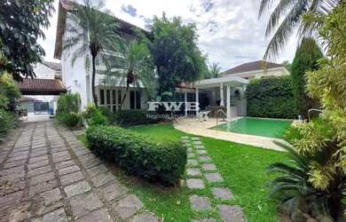 Imagem: A casa em condomínio possui 4 Dormitórios, 2 Banheiros, 2