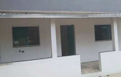 Imagem: A casa possui 2 Dormitórios e 1 Banheiro e está localizado