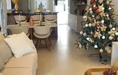 Imagem: A casa possui 3 Dormitórios, 2 Banheiros, 2 Vagas na garagem