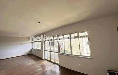 Imagem: O apartamento possui 4 Dormitórios, 2 Banheiros, 2 Vagas na