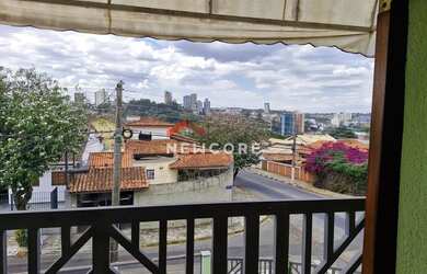 Imagem: A casa possui 4 Dormitórios, 4 Banheiros, 4 Vagas na garagem