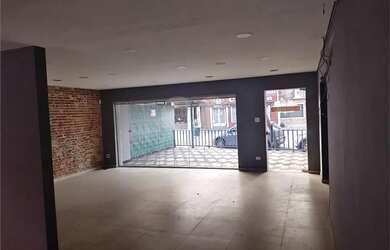 Imagem: O depósito possui 320m² de Área e está localizado em Água