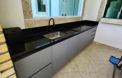 Imagem: A casa em condomínio possui 5 Dormitórios, 5 Banheiros, 5