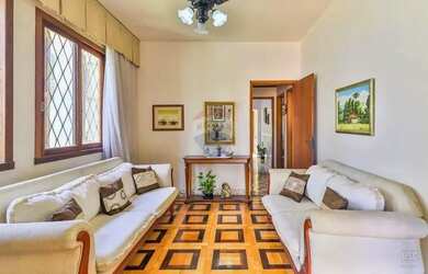 Imagem 9: Espaço, Sol e Tradição Casa Clássica com 6 Dormitórios em Terreno...