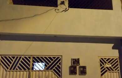 Imagem: A casa possui 5 Dormitórios, 2 Banheiros, 1 Vaga na garagem