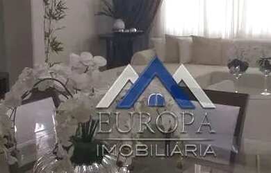 Imagem: A casa possui 4 Dormitórios, 3 Banheiros, 2 Vagas na garagem