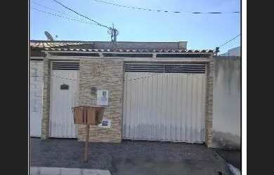 Imagem: A casa possui 1 Dormitório, 1 Banheiro, 1 Vaga na garagem e