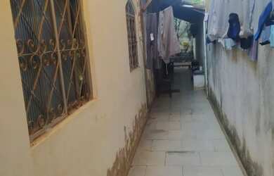 Imagem: A casa possui 2 Dormitórios, 1 Banheiro e está localizado