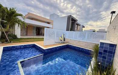 Imagem: A casa possui 3 Dormitórios, 4 Banheiros, 2 Vagas na garagem