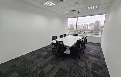 Imagem: O depósito possui 4 Vagas na garagem, 257m² de Área, Imóvel