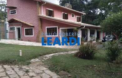 Imagem: A casa em condomínio possui 4 Dormitórios, 4 Banheiros, 5