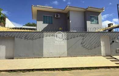 Imagem: A casa possui 3 Dormitórios, 2 Banheiros, 2 Vagas na garagem