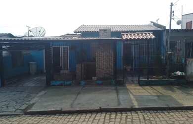 Imagem: A casa possui 3 Dormitórios, 1 Banheiro, 1 Vaga na garagem