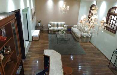 Imagem: A casa possui 3 Dormitórios, 5 Banheiros, 5 Vagas na garagem