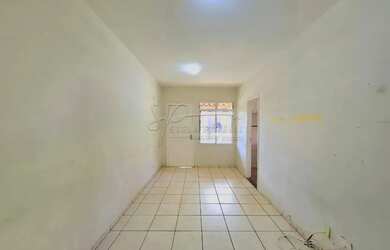 Imagem: A casa em condomínio possui 3 Dormitórios, 2 Banheiros, 2