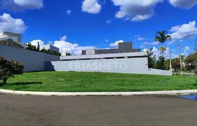 Imagem: O terreno possui 688m² de Área e está localizado em Loteamento