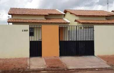 Imagem: A casa à venda possui 2 Dormitórios, 1 Banheiro, 2 Vagas na