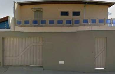 Imagem: A casa possui 5 Dormitórios, 5 Vagas na garagem e está localizado