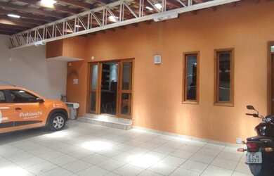 Imagem: A casa possui 5 Dormitórios, 1 Banheiro, 350m² de Área e