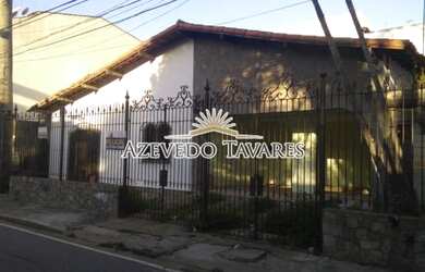 Imagem: A casa possui 3 Dormitórios, 5 Banheiros, 2 Vagas na garagem