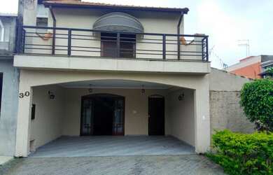 Imagem: A casa em condomínio possui 3 Dormitórios, 2 Banheiros, 4