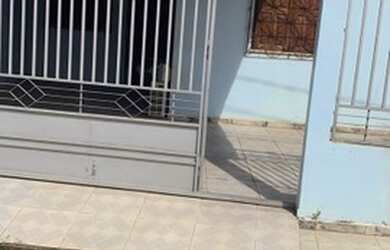 Imagem: A casa em condomínio possui 3 Dormitórios, 2 Banheiros, 1