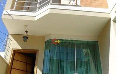 Imagem: A casa possui 3 Dormitórios, 2 Banheiros, 4 Vagas na garagem