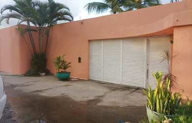 Imagem: A casa possui 4 Dormitórios, 5 Vagas na garagem e está localizado