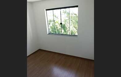 Imagem: A casa possui 3 Dormitórios, 3 Banheiros, 2 Vagas na garagem