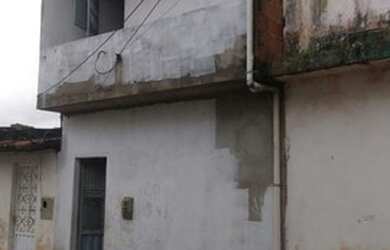 Imagem: A casa possui 1 Dormitório e 1 Banheiro e está localizado