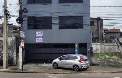 Imagem: O depósito possui 5 Vagas na garagem, 880m² de Área e está