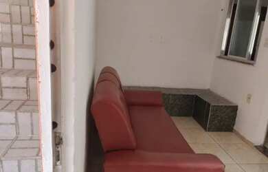 Imagem: A casa possui 2 Dormitórios, 2 Banheiros e está localizado