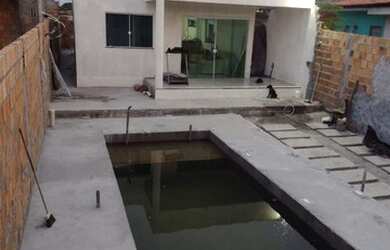 Imagem: A casa possui 2 Dormitórios, 2 Banheiros, 2 Vagas na garagem