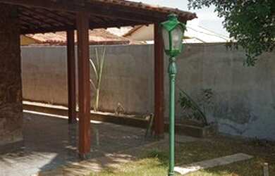 Imagem: A casa possui 2 Dormitórios, 1 Banheiro, 1 Vaga na garagem