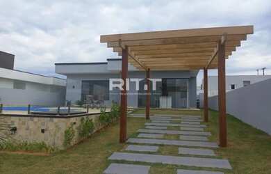 Imagem: A casa em condomínio possui 3 Dormitórios, 4 Banheiros, 5